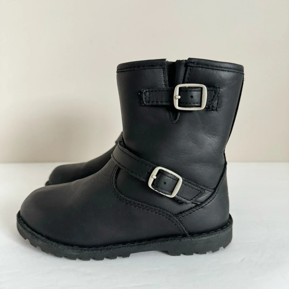 UGG harwell black